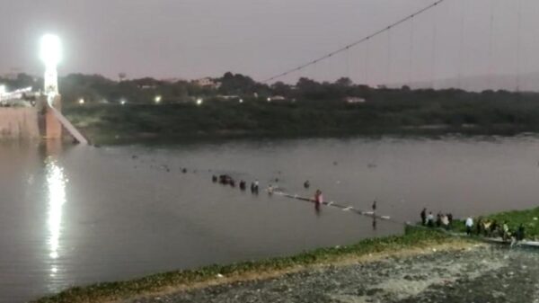 Gujarat Suspension bridge over river collapses