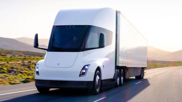 Tesla's first electric truck 3 times more powerful than diesel truck will run 805 KM on full charge