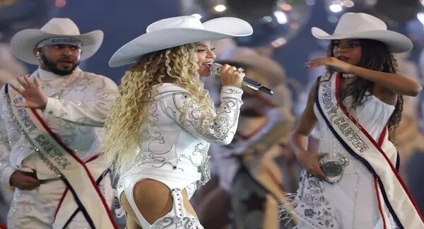 Beyoncé’s Epic NFL Christmas Halftime Show in Houston