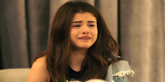 Selena Gomez crying video