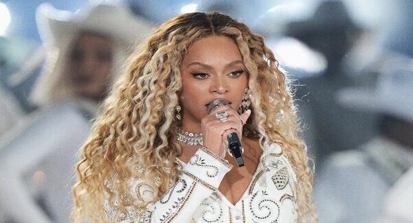 Beyoncé Postpones Major Announcement as Los Angeles Wildfires Escalate