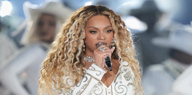 Beyoncé Postpones Major Announcement as Los Angeles Wildfires Escalate